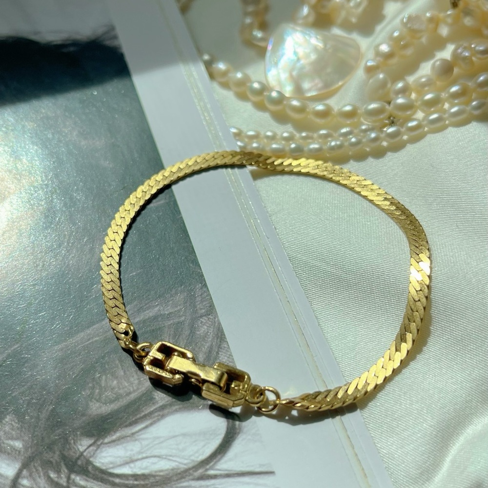 Vintage Givenchy chain bracelet in gold tone. - Picture 9 of 14
